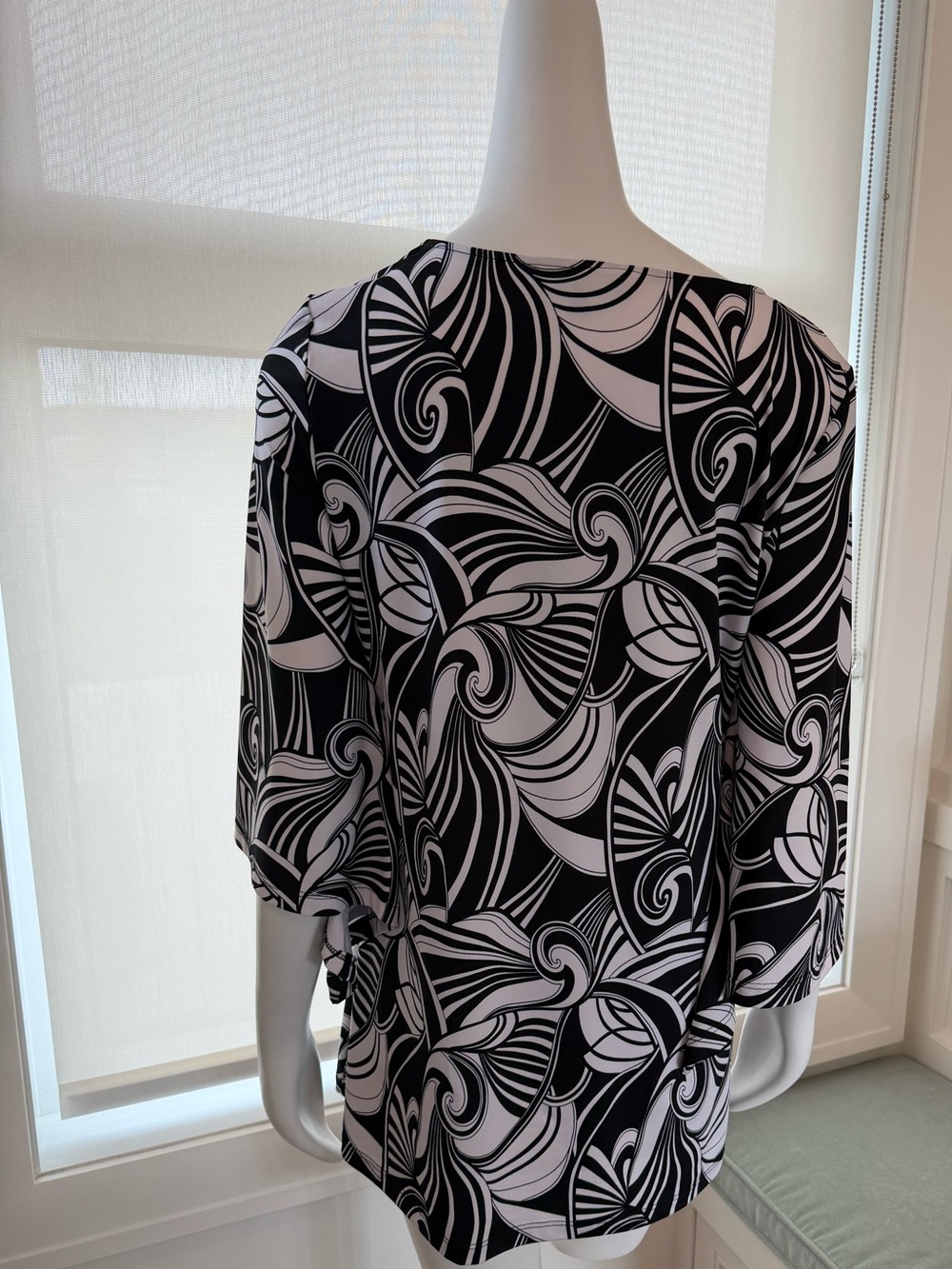 Laura Black & White Swirl Print Bell Sleeve Tunic Top Medium - Picture 4 of 7